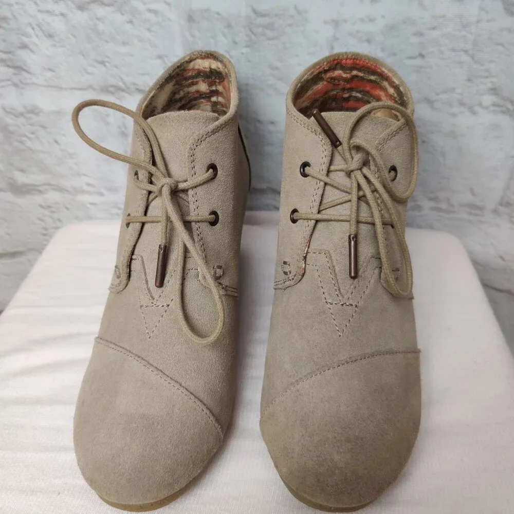Toms Womens Ankle Booties Desert Wedge Heel Lace Up Boots Suede Taupe Tan Sz 8 - Picture 13 of 15